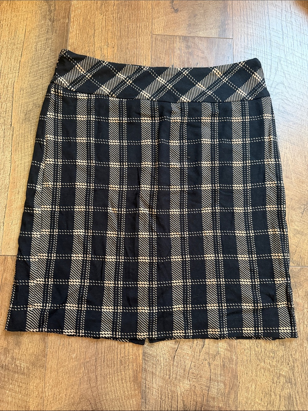 Plaid Mini Skirt in Black and Cream
